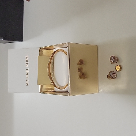 Womens Bangle Bracelet with earrings. - Picture 2 of 5